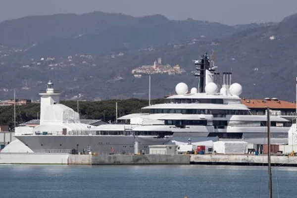 Is Mystery Yacht In Tuscany Putin's Pleasure Boat?