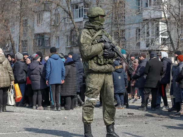 Over 1,000 Ukrainian troops, including women, surrender in Mariupol, claims Russia