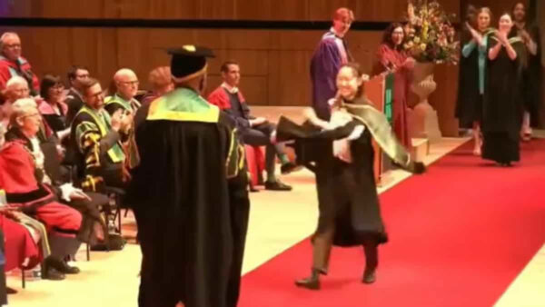 Woman does a backflip at her graduation ceremony, netizens call her 'awesome'